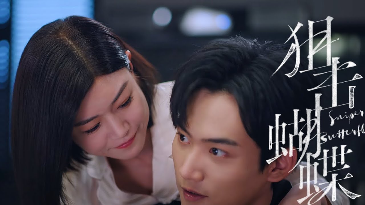 🦋【刺激】姊姊縮在弟弟懷裡，湊到耳邊說悄悄話，狼狗弟弟瞬間淪陷，耳尖紅到不敢看她！