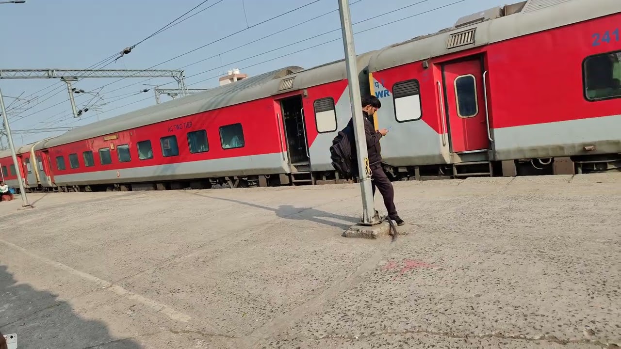 Wap -7( 30473) Ahmedabad Express train 