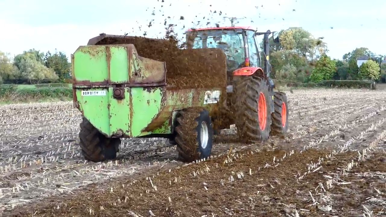 DOWDESWELL 2070 MUCK SPREADER WORKING DEMO @ MANOR FARM MARSTON
