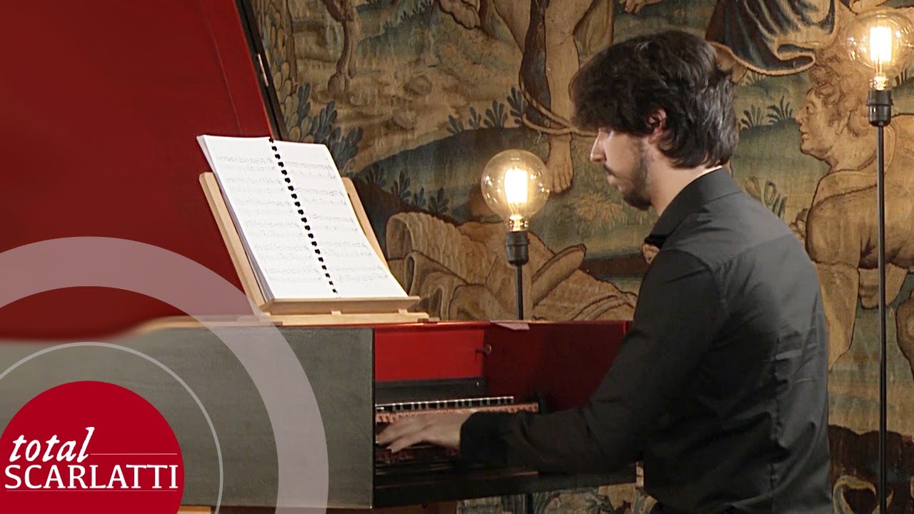 Scarlatti Sonatas by Cristiano Gaudio | Château de Bournazel (9/32)