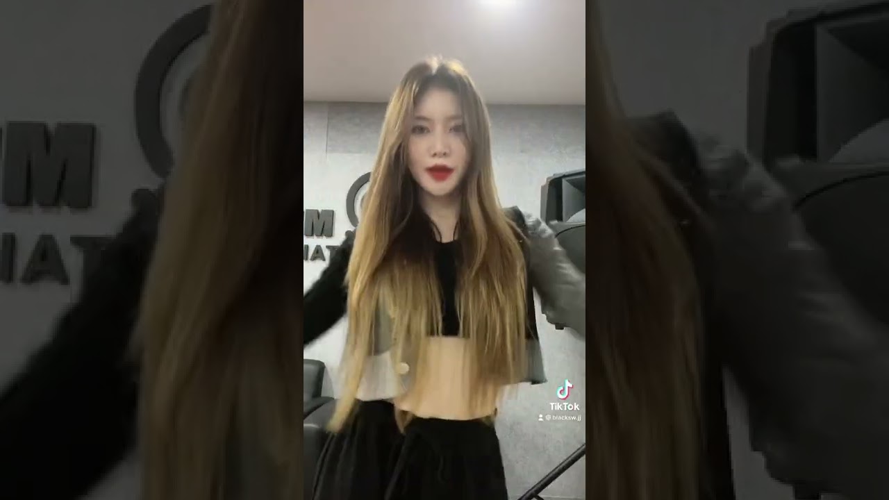 Judy BLACKSWAN - Cool For The Summer