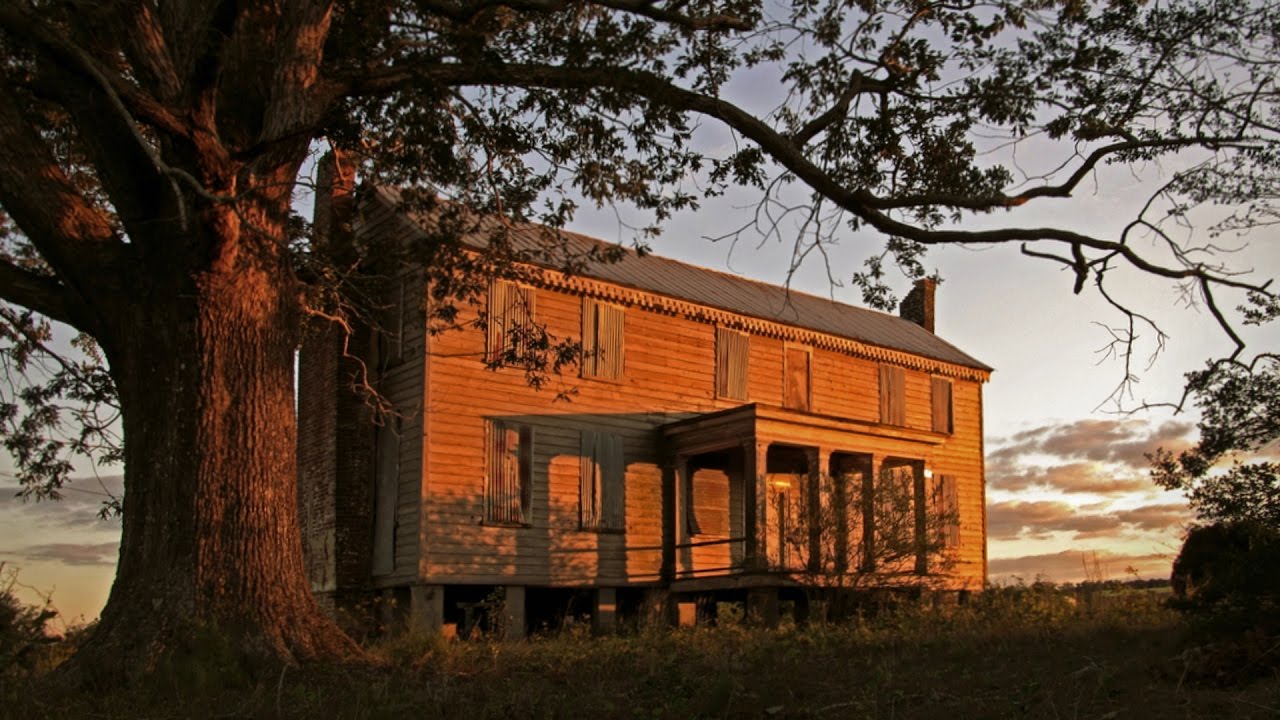 Abandoned 18th century NC plantation house