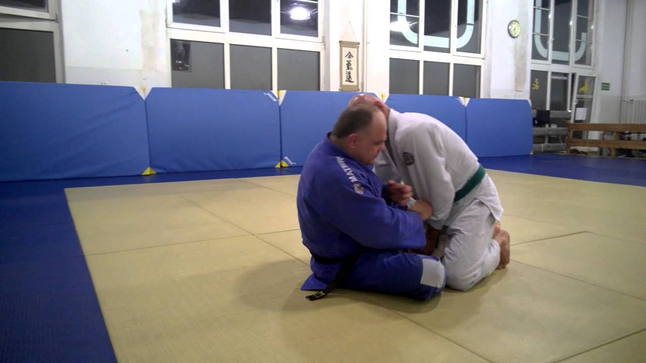 newaza sweep (przetoczenie)  AZS UW Judo, trener Andrzej Grzywacz