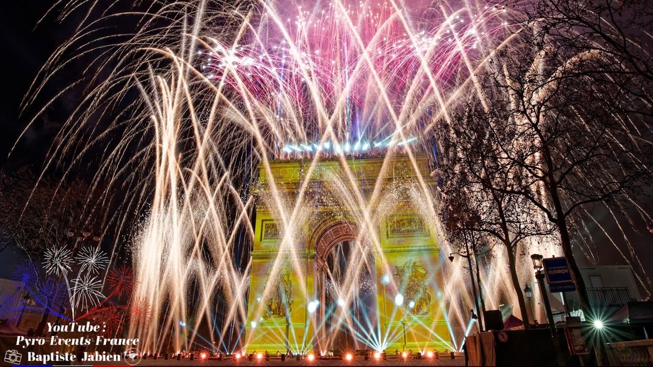 Feu d'artifice - Paris 2026 - New Year's 2026 - Arc de Triomphe.
