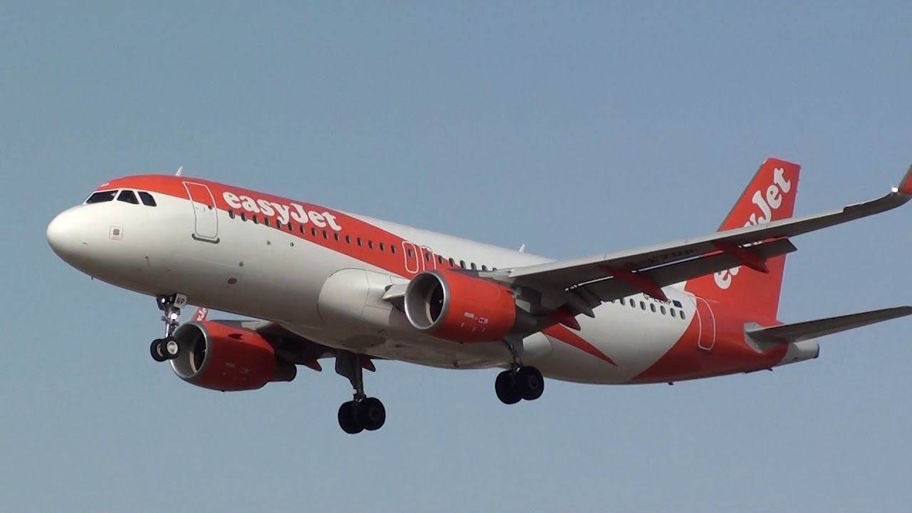 Easyjet Europe Airbus 320 G-EZRP Landing Malaga LEMG