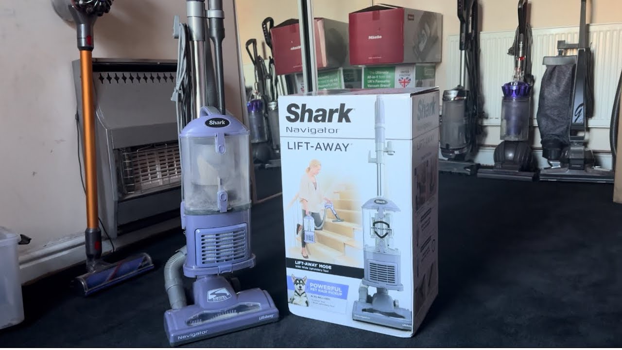 Shark Navigator NV352 Vacuum cleaner - Unboxing & Brief Testing