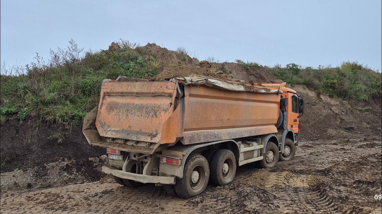 Робота на самоскиді завантажений 32 т. глини.