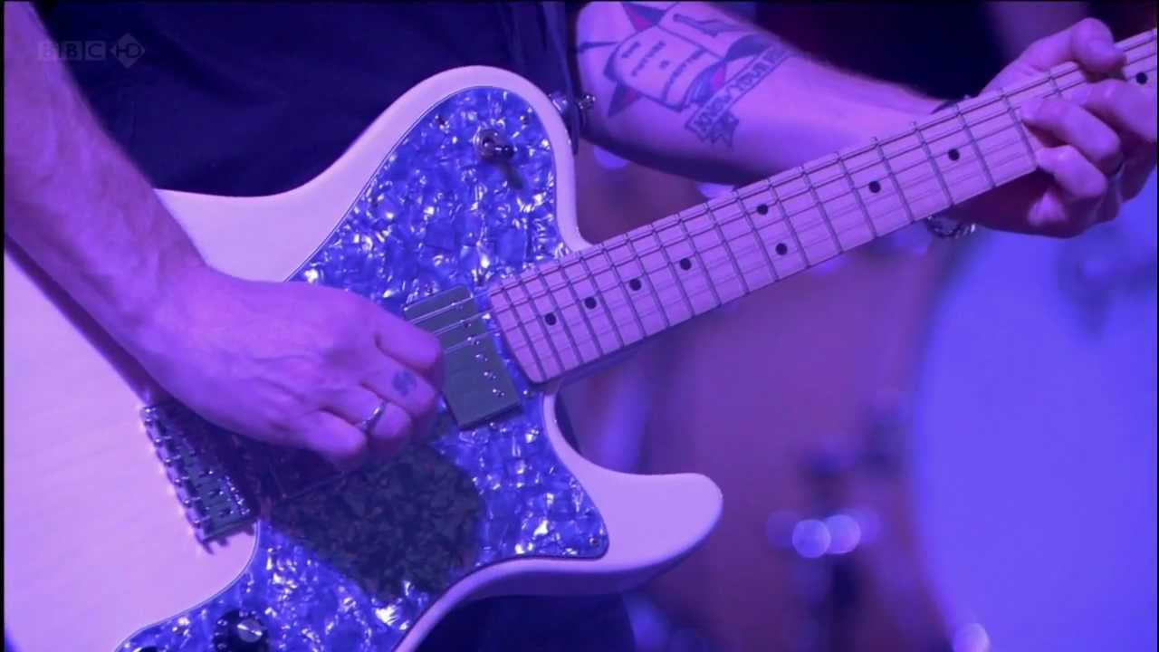 [HD] Foo Fighters - Let It Die (2011 LiVE tv Scotland)