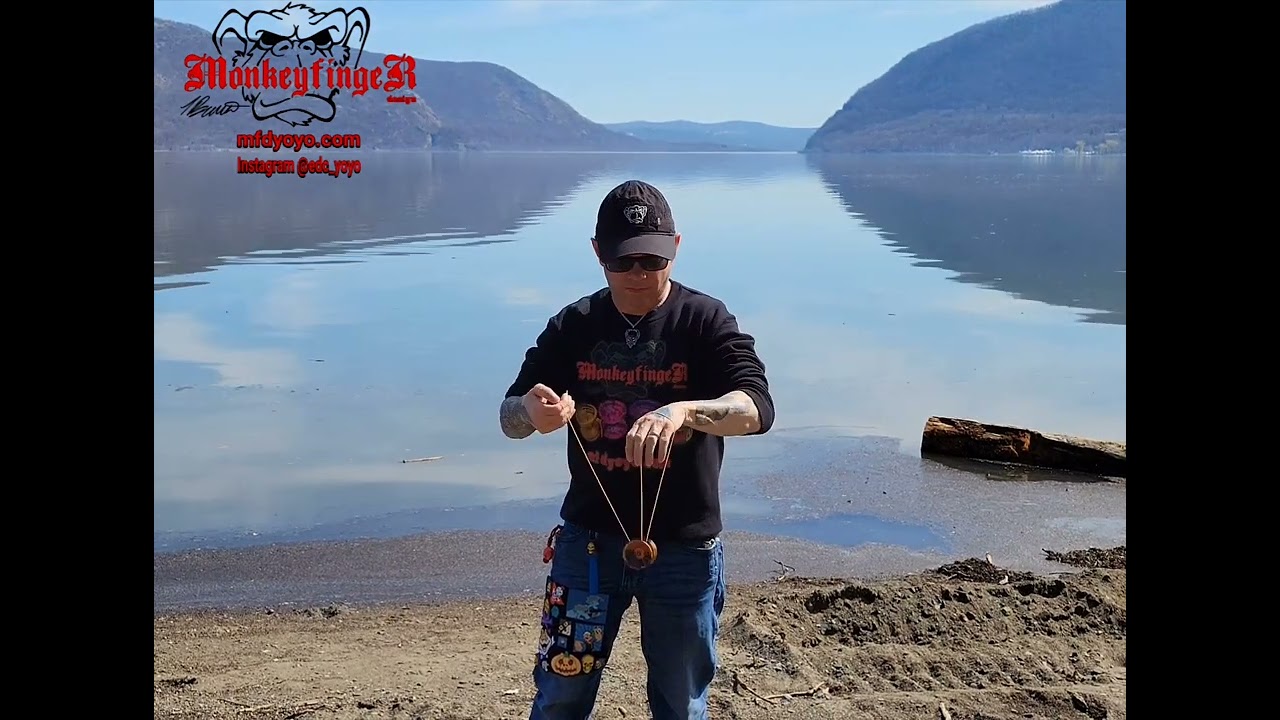 MonkeyfingeR Design yoyos, in action! Just 