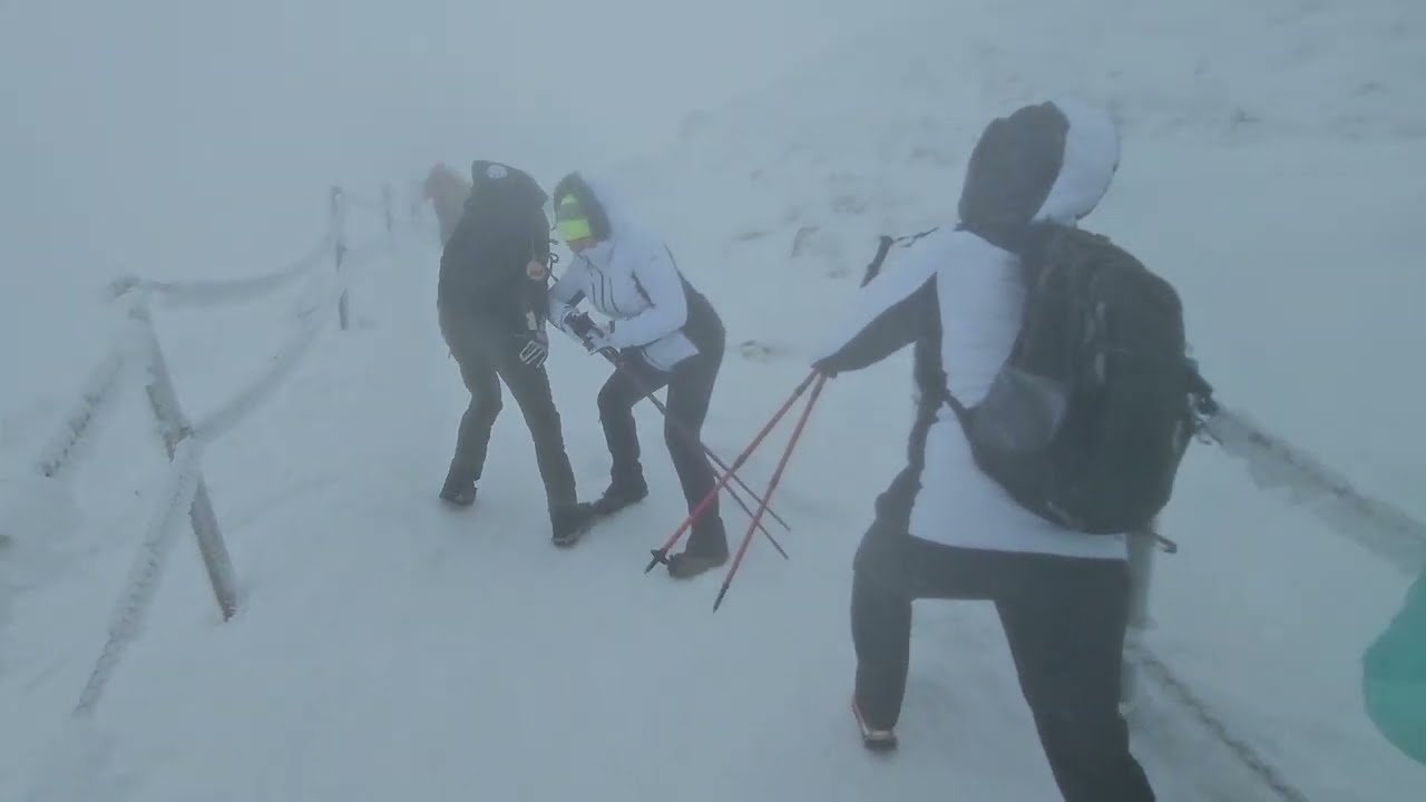 Śnieżka straszny wiatr ponad 150kmh temp -10  ! 29.01.2024 godzina 11