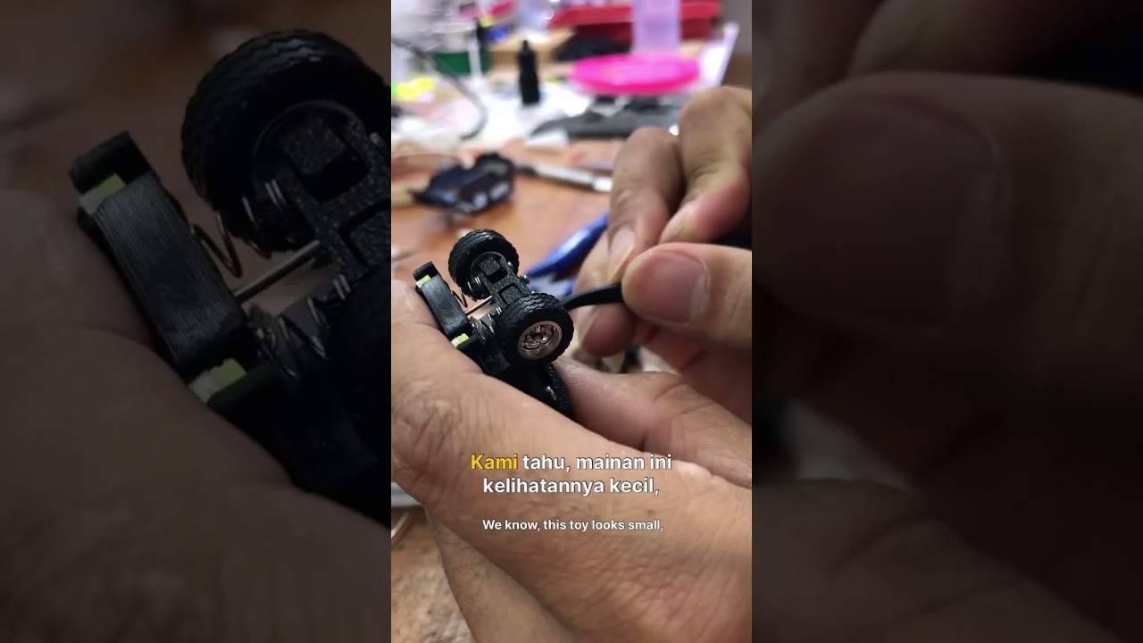 Tora Sudiro pesan RC Land Rover handmade buat nemenin momen lahiran cucu.#microrc #automobile #rccar