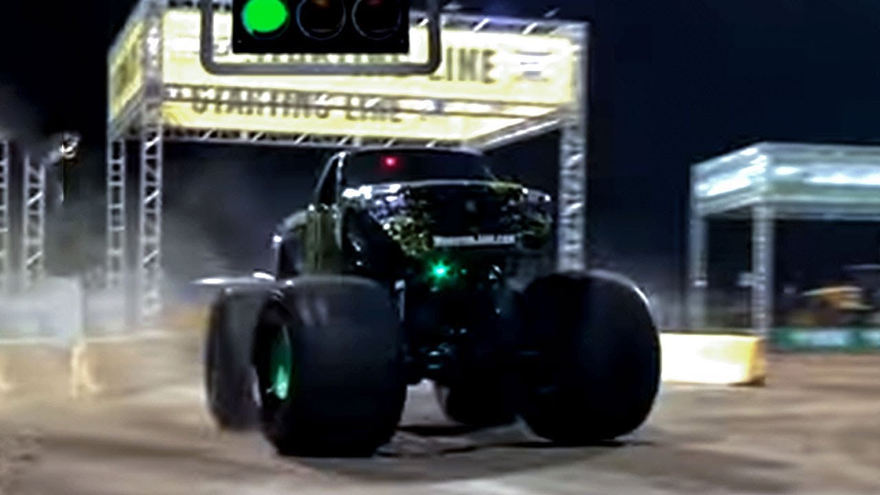 Monster Energy vs Lucas Oil Crusader | World Finals 2016 Racing Round 2 | Monster Jam