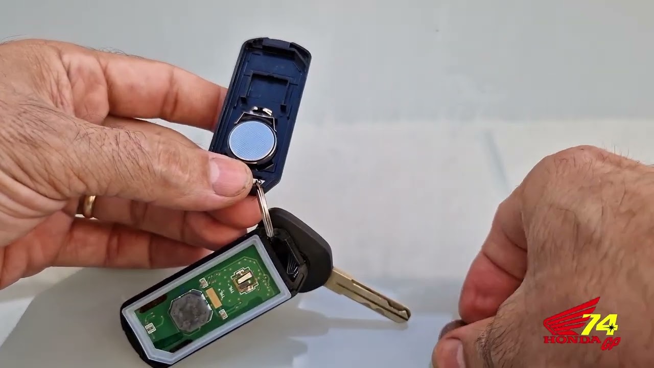Sustituir pila mando Honda Forza 750 y Xadv