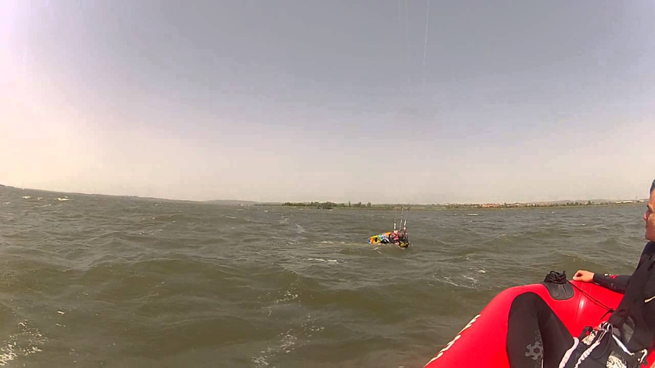 Kite kurz na hluboké vodě se člunem