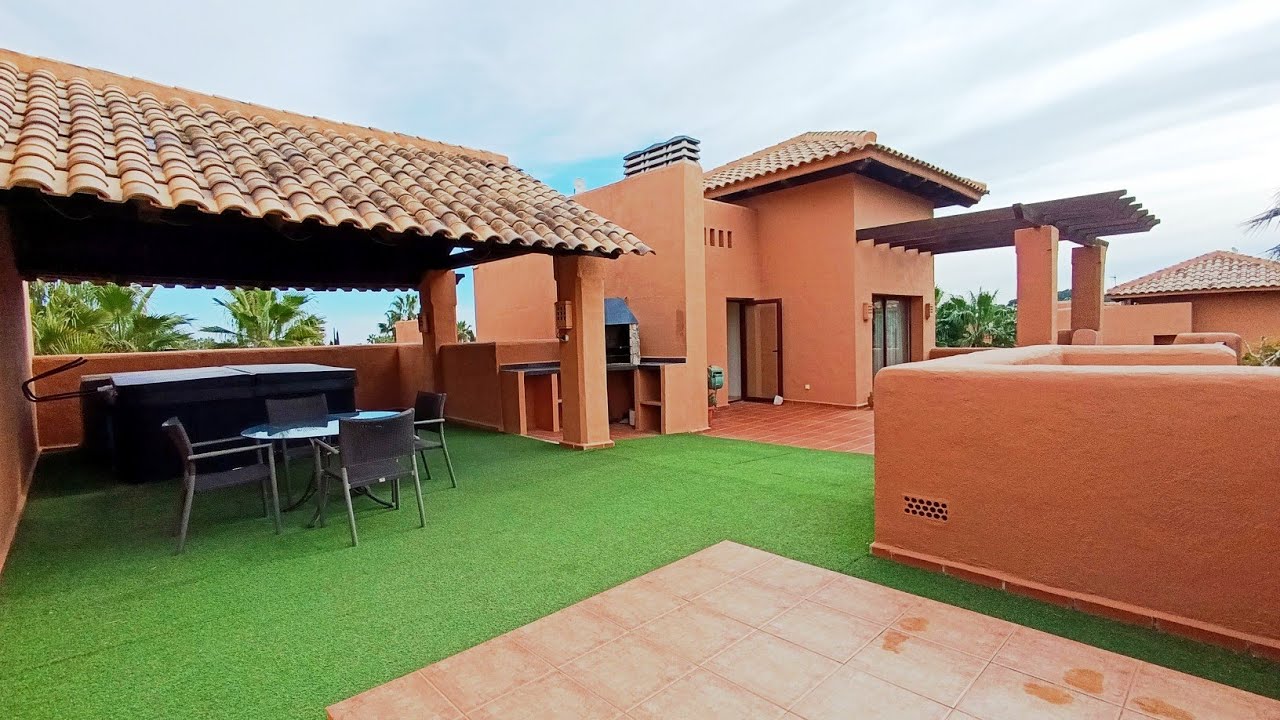 369,900€ Villamartin,3 bed 3 bath luxury Penthouse, Pool, garage, gated community, Plaza short walk