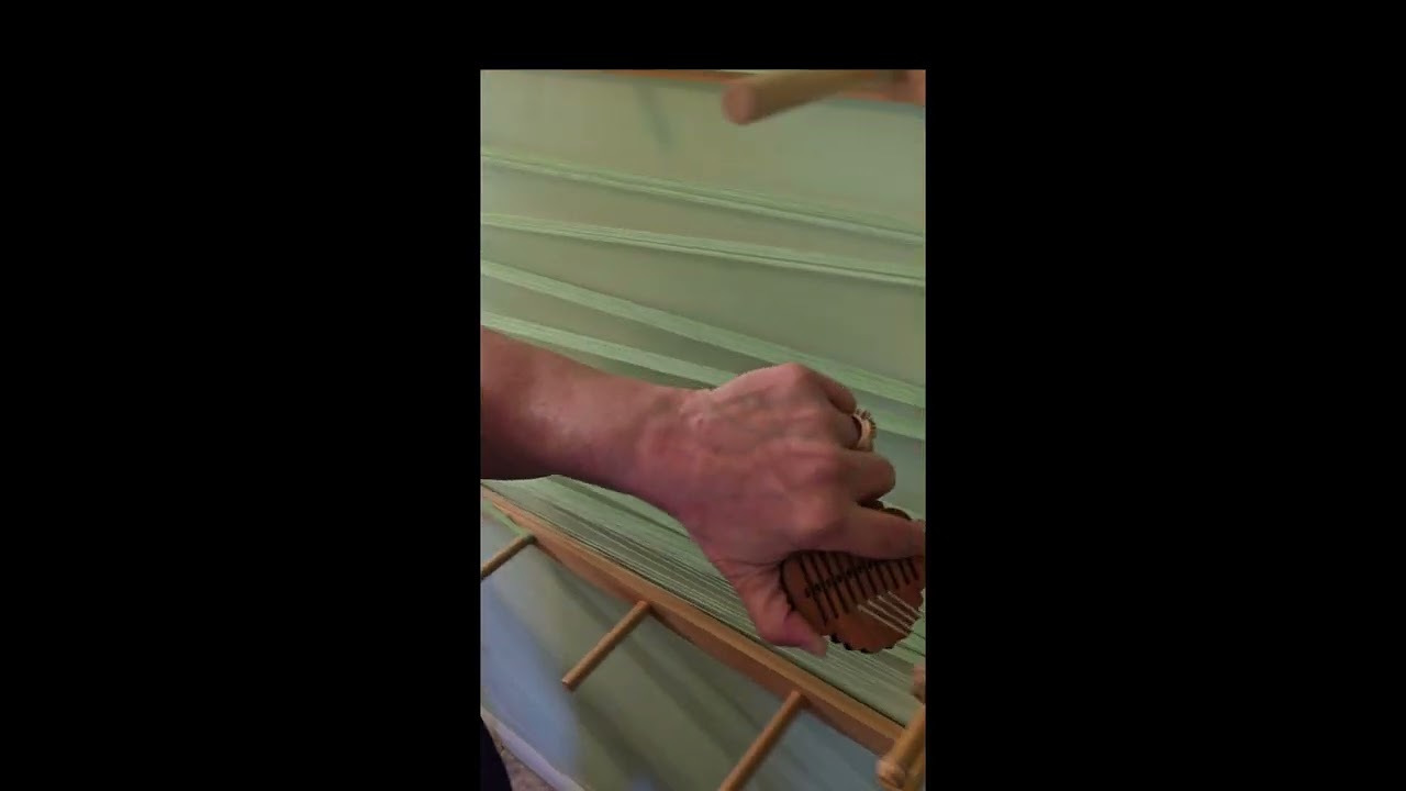 Using a warping paddle for multiple strands
