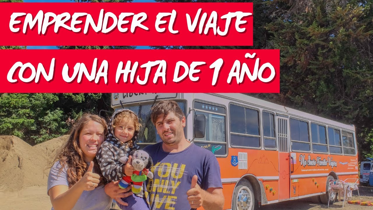 Viajan en un colectivo de 11 metros con su hija y dos perros gigantes