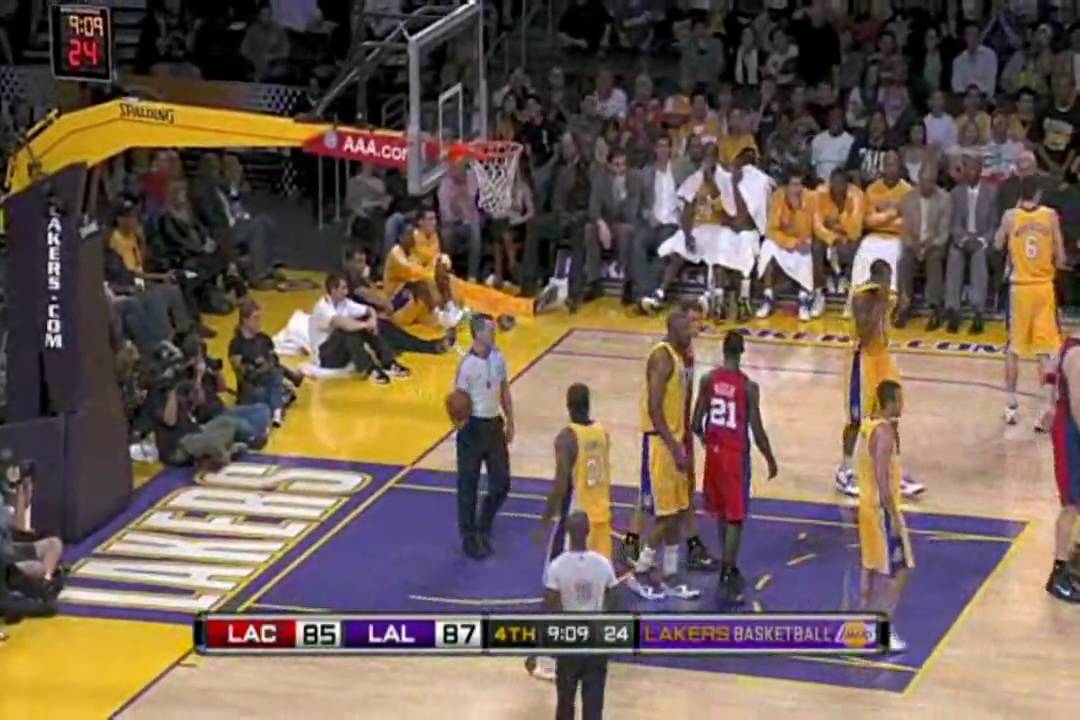 [BB] Blake Griffin Posterizes DJ Mbenga vs Lakers (10.18.09)