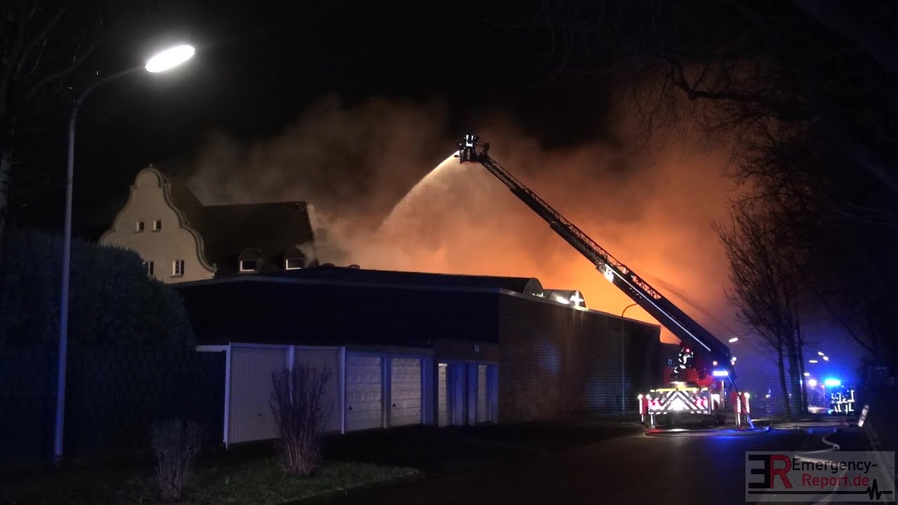 [GROSSBRAND IN M&Ouml;NCHENGLADBACH] - M&Ouml;BELLAGER IM VOLLBRAND ~ GROSSALARM F&Uuml;R 150 EINSATZKR&Auml;FTE -