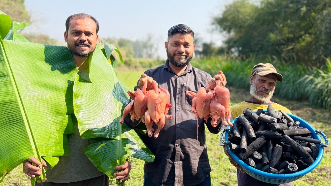 केळीच्या पानात बांधून तयार केलेली अख्खी कोंबडी रोस्ट | Whole Chicken Roast Wrapped In Banana Leaves
