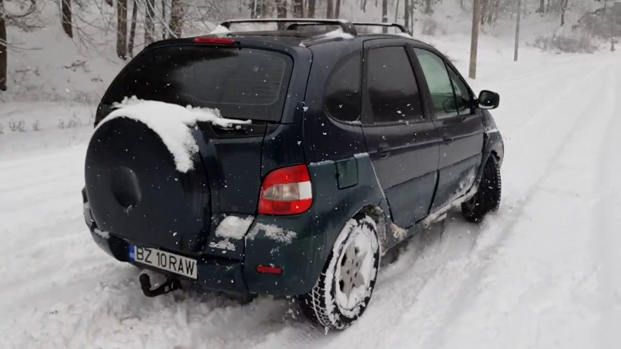Renault Scenic RX4 snow