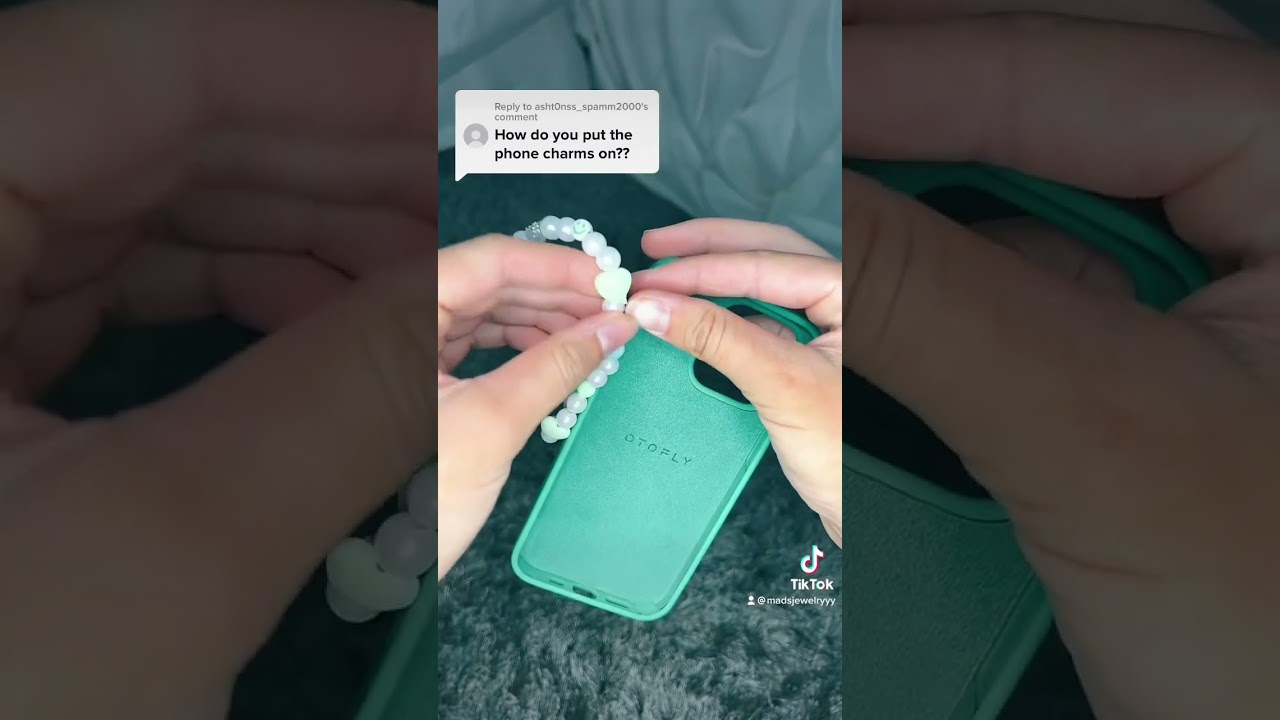 How to put on a phone charm!