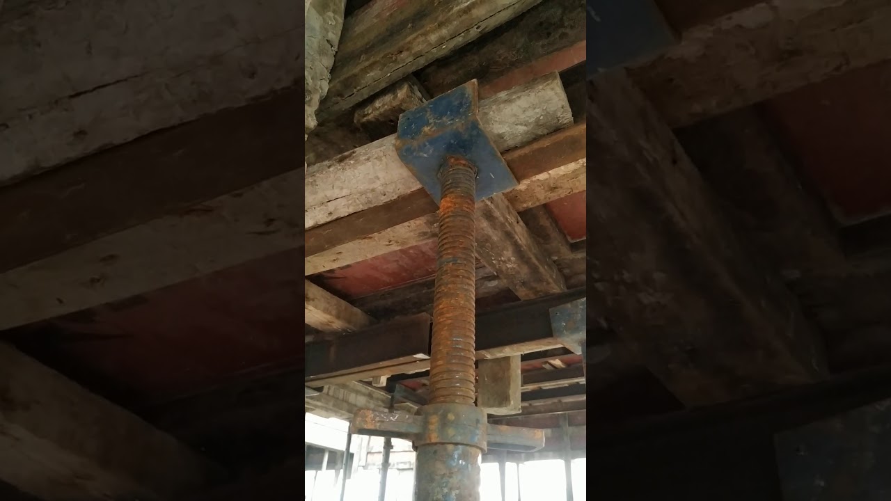 Cuplock system shuttering of beams.