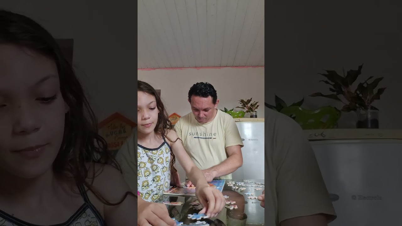 Motando quebra cabeça em família 