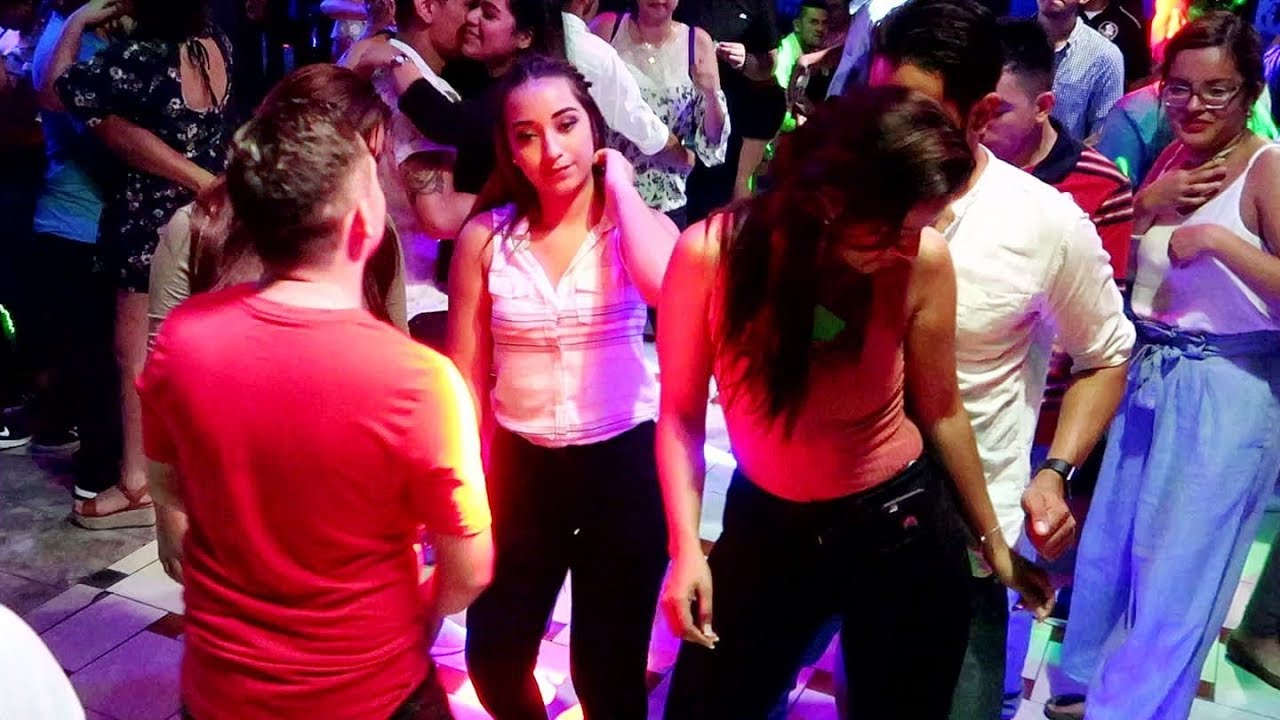 Otra noche en una discoteca de El Salvador