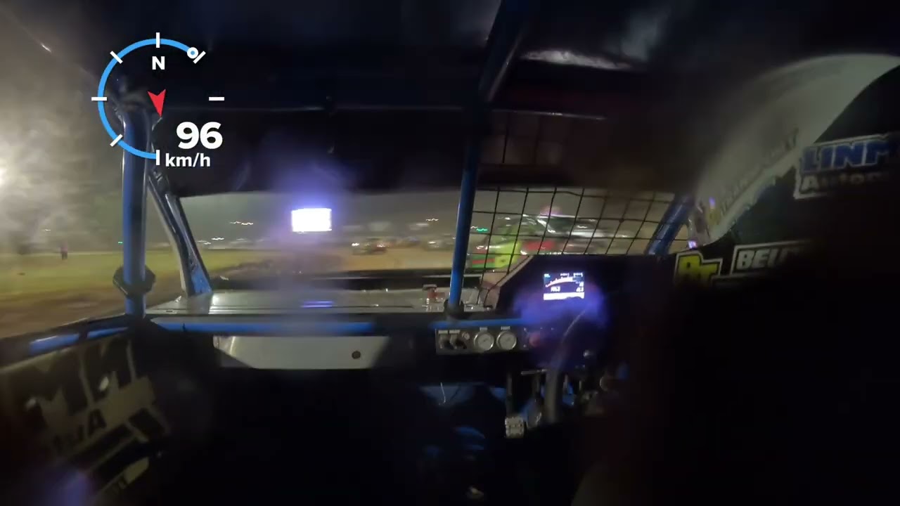 Kings Royal 2026 Feature race- Nathan Macdonald incar battling for the lead through lap traffic