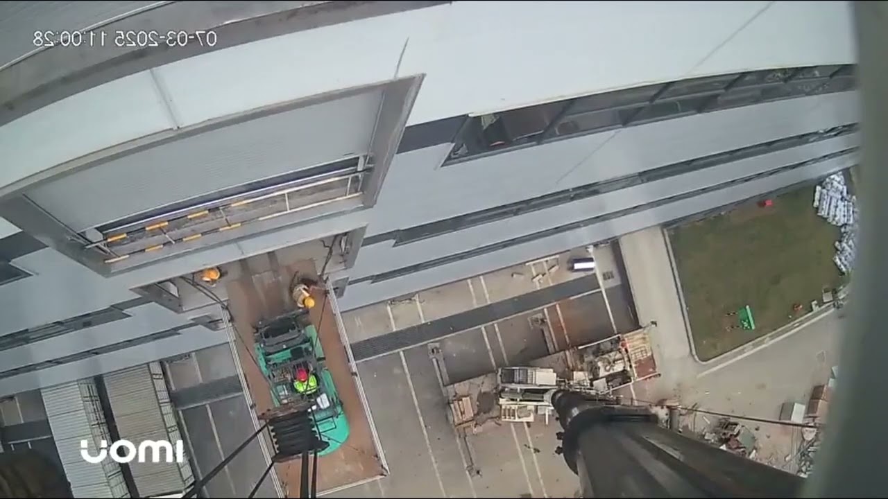 【労災】フォークリフト、高所から地面へ落下【作業事故】