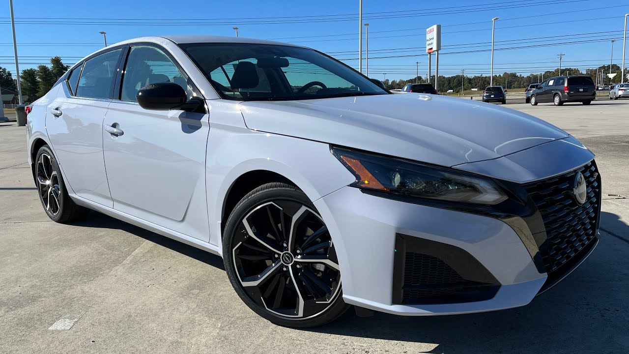 2023 Nissan Altima 2.5 SR POV Test Drive & Review