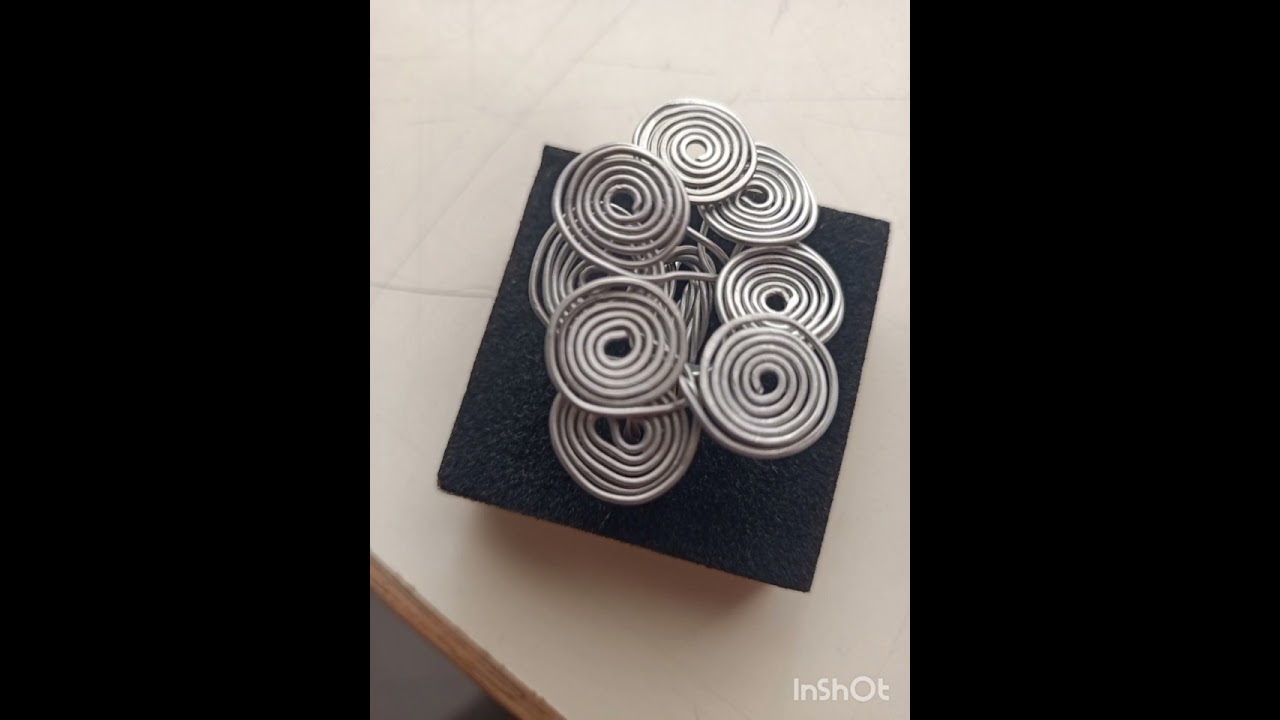 anello fatto a mano, filo unico.