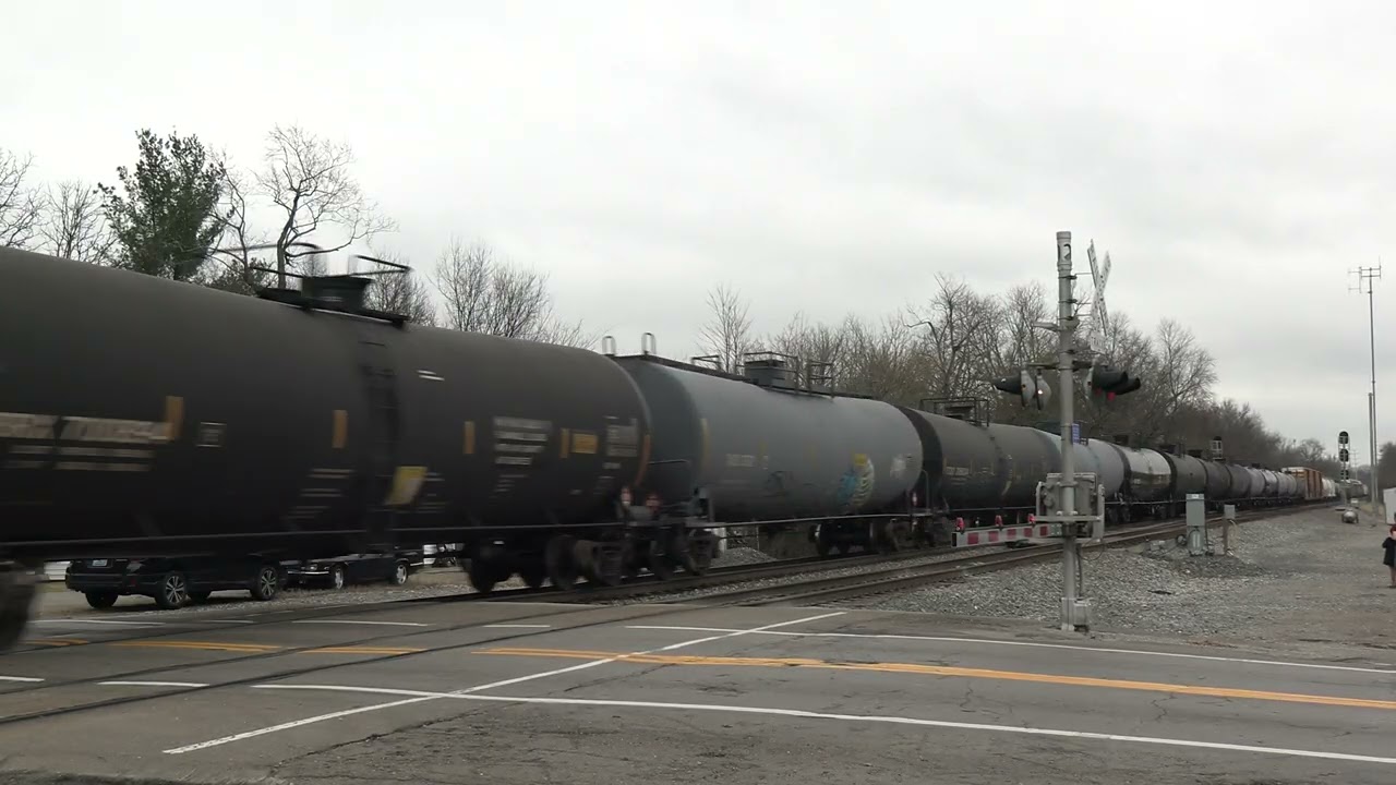 NORFOLK SOUTHERN GE AC44C6M Northbound Manifest Mix Freight