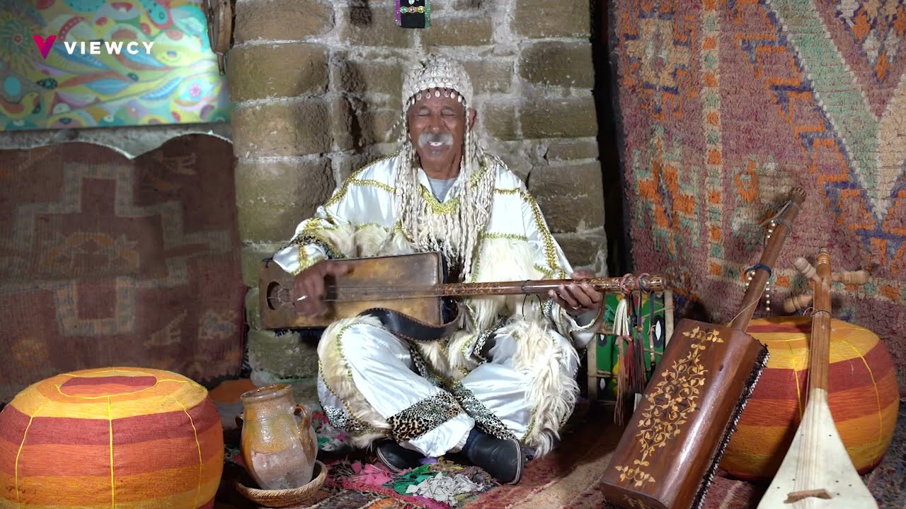 Gnawa music performed live by Ma&acirc;lem Omar Hayat