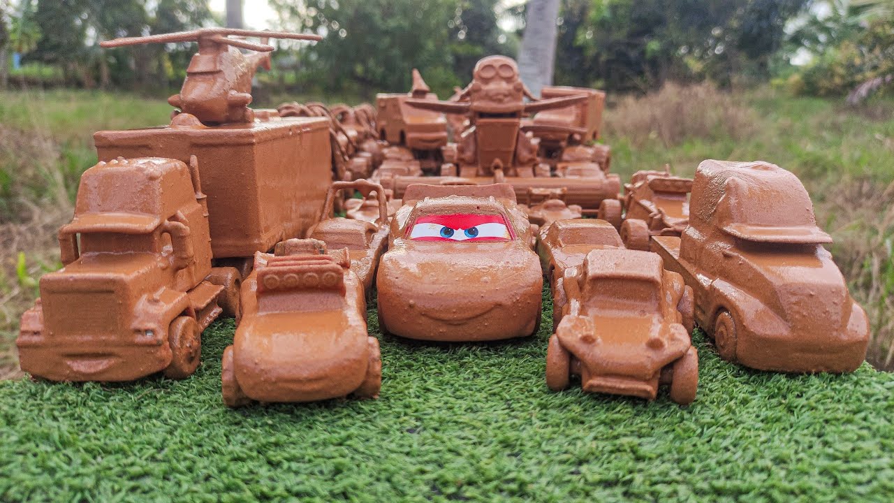 Clean up muddy minicars & disney car convoys! Play in the garden