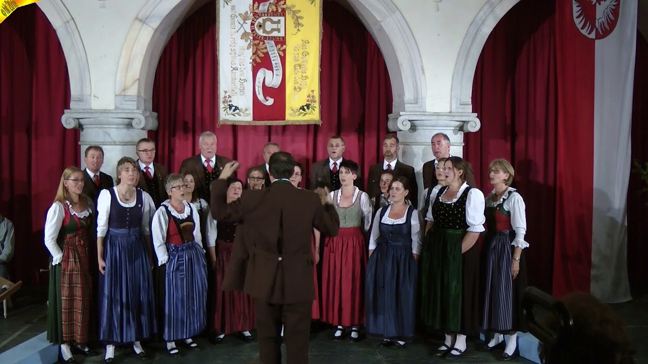 Summat&aring;g  -  Gesangsverein Lendorf / Lurnfeld im Schlosshof Porcia