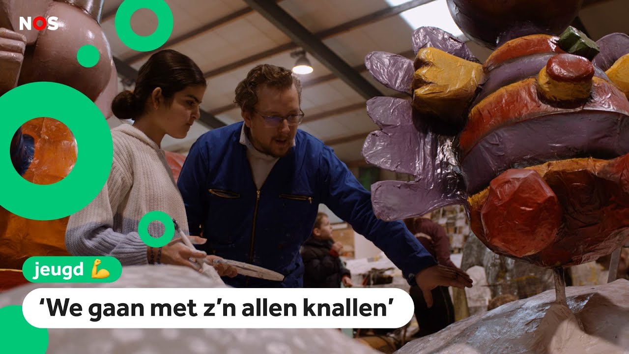 Kinderen helpen met het bouwen van carnavalswagens