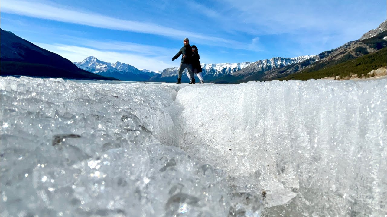 露營在浪漫日出與滿天星空下的Abraham Lake Ice Bubbles泡泡湖 結冰的湖面已在冬天的尾巴漸漸融化
