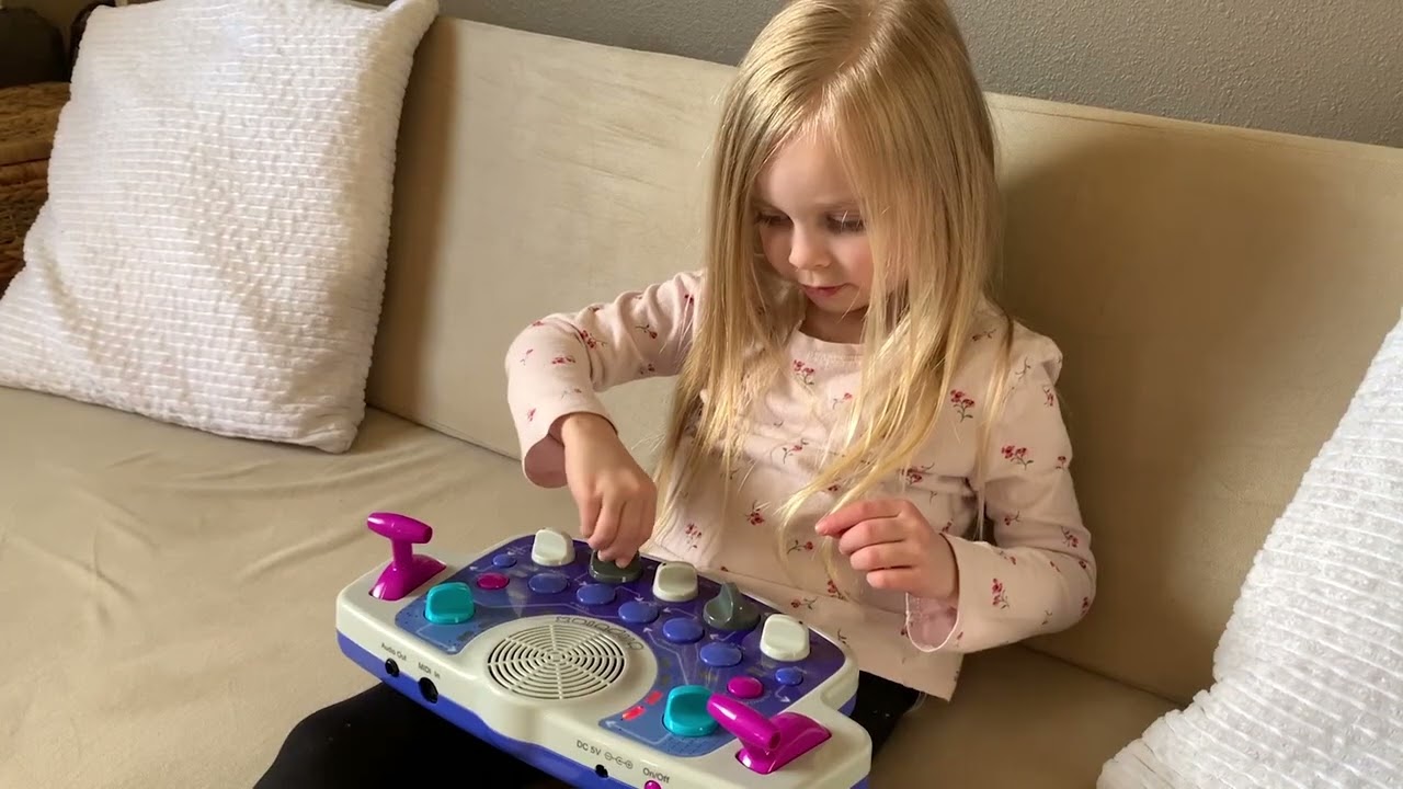 Introducing the Blipblox SK2 synthesizer