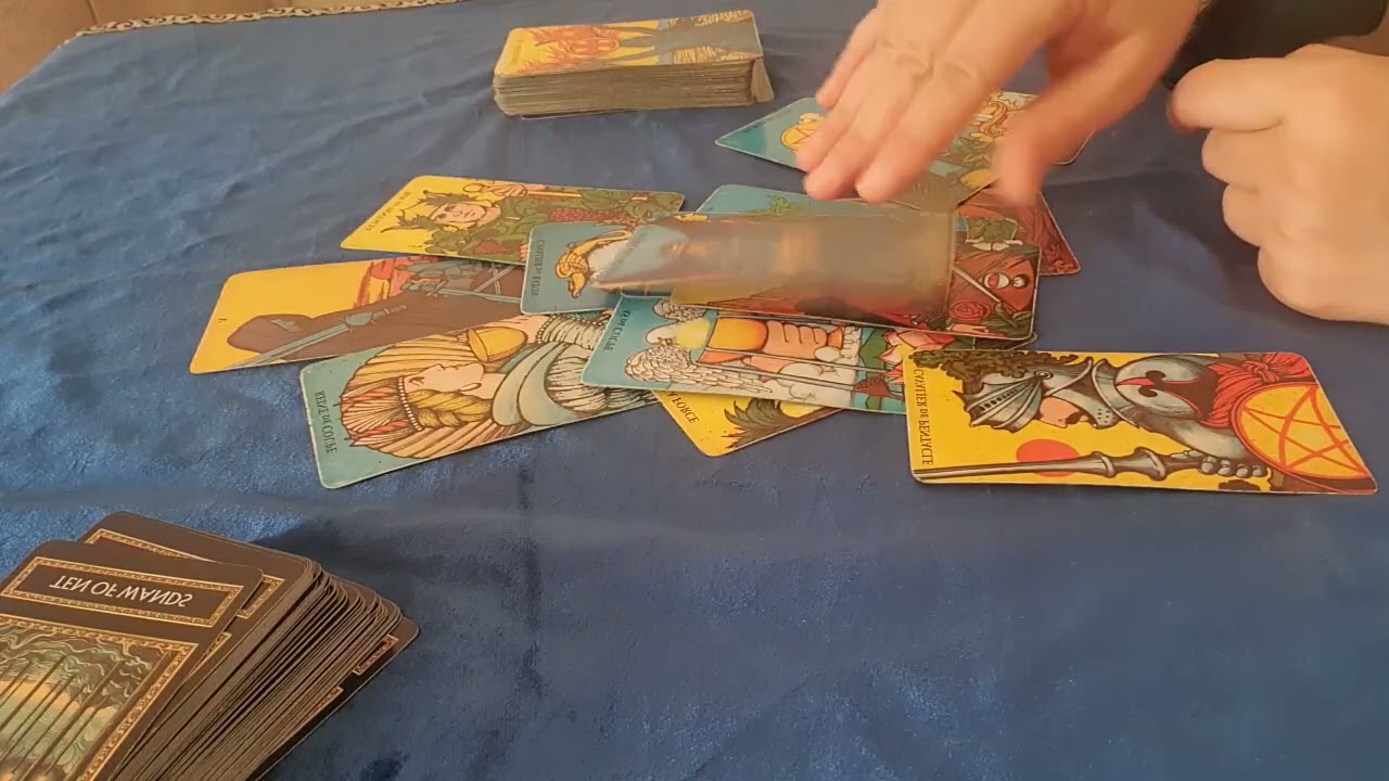 تاروت برج  السرطان عايزينك بكلمة راس 😉