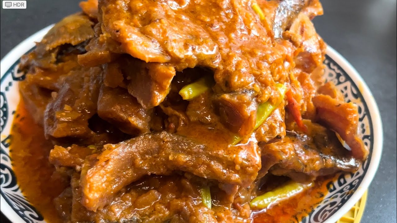 ငါးခြောက်အုန်းနို့နှပ် အလှုချက် Dried fish with coconut milk