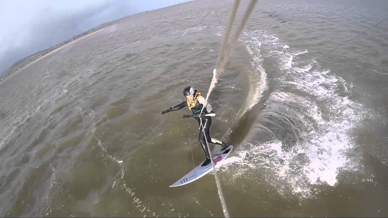 Learning to turn - Kitesurf gybe practice