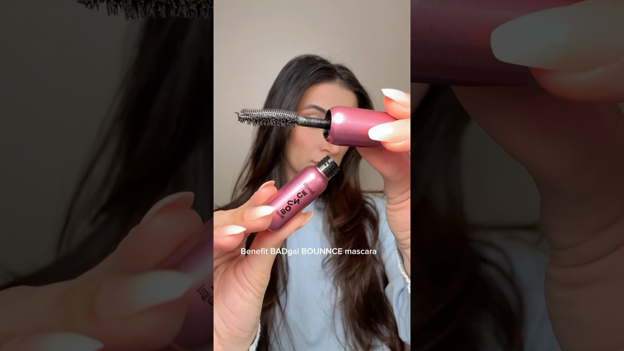 Trying the new BADgal BOUNCE mascara by @benefitcosmetics  #newmakeup #makeupreviews #mascara