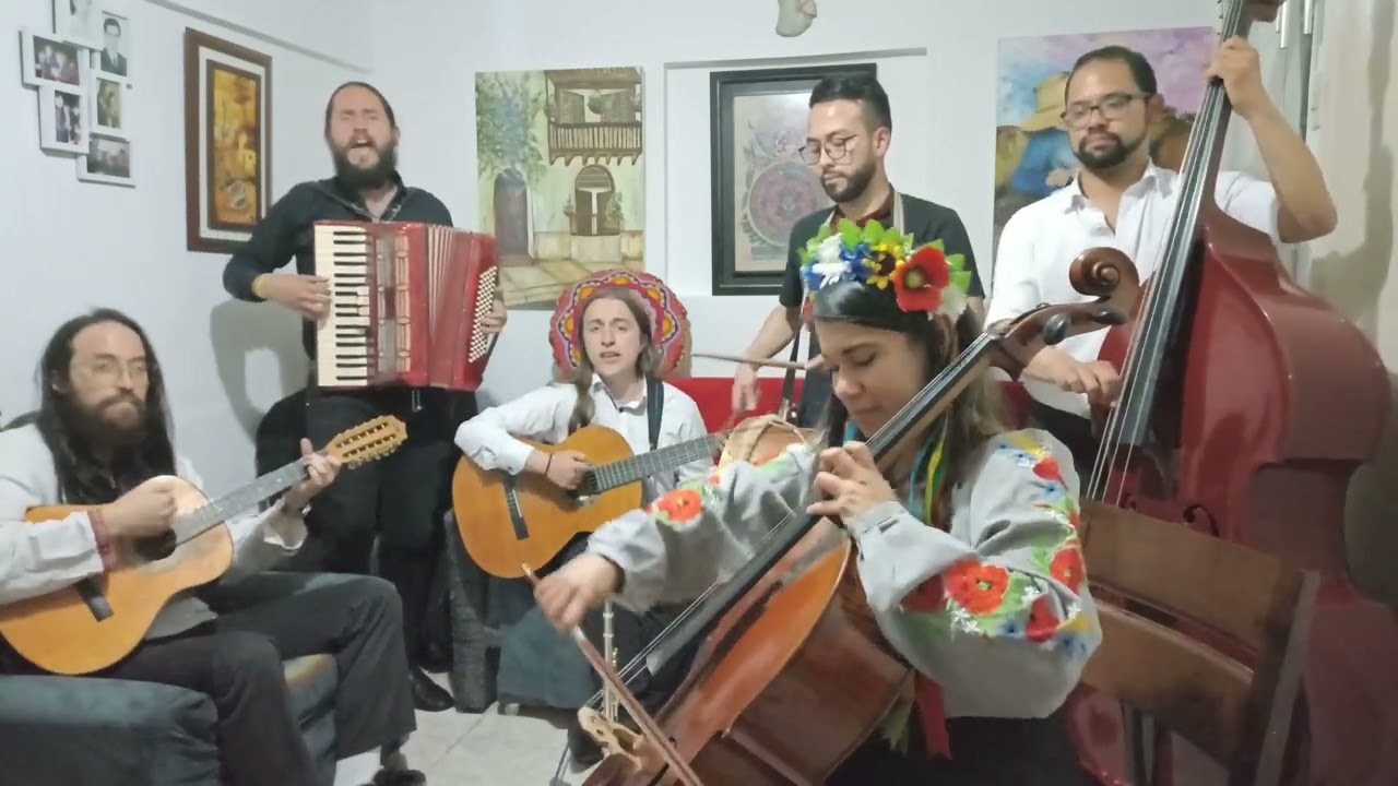 ТАКОГО ВИ ЩЕ НЕ ЧУЛИ! Червона калина - Колумбійці співають мікс української і італійської пісні!