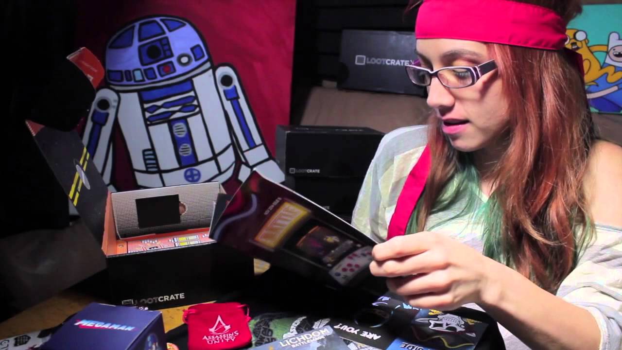 NikkiSiixx Unboxes Novembers Lootcrate BATTLE Them