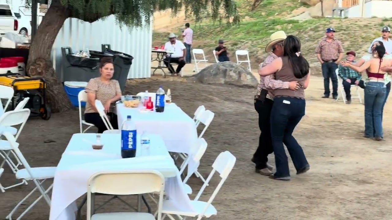 Fiesta en el Rancho de Perris CA . 👍🔔