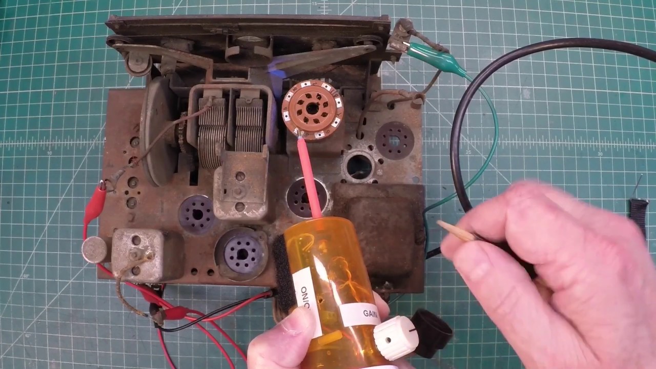 Crosley 718-B - Signal Tracing an I.F. on a Dead Receiver