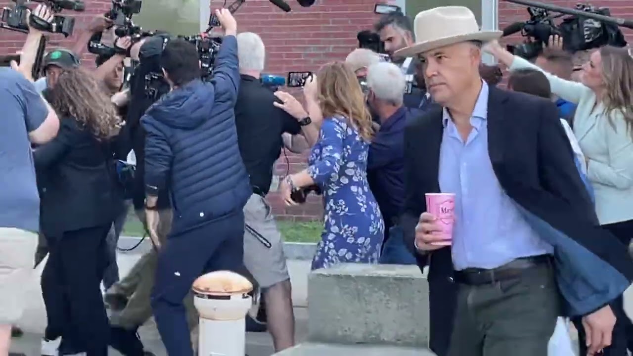 Kevin Reddington mobbed by media while walking into court this morning 