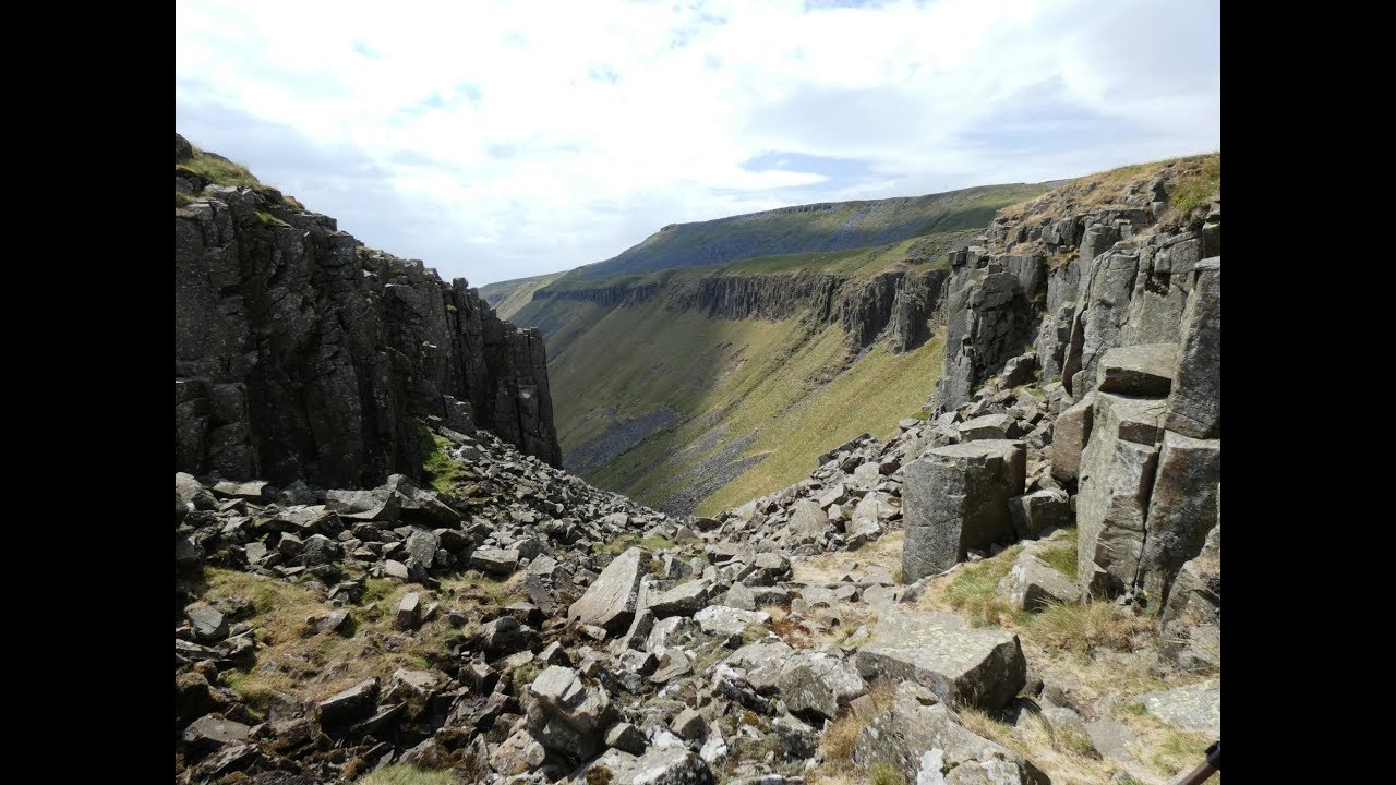 Yorkshire Dales Country Walk   High Cup Nick from Dufton round